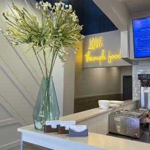 Decor "love through food"