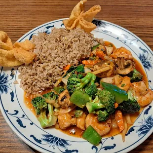 Spicy shrimp pad Thai, won tons. Fried rice.