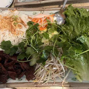 Grilled beef with rice paper wraps