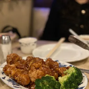a plate of chicken and broccoli