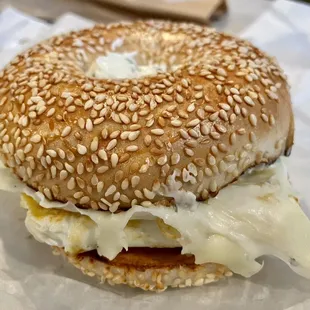 a close up of a bagel sandwich