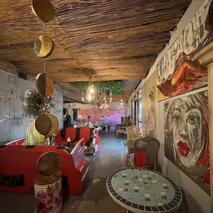 The best coffee shop and Gallery