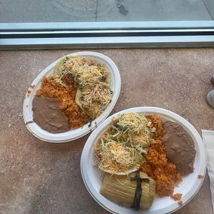 Left: Barbacoa tacos, right: vegetarian tacos