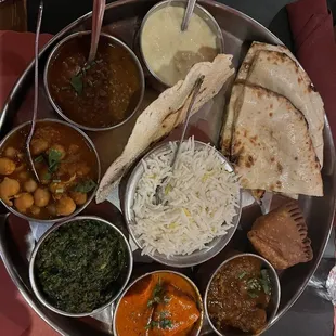I had ordered the  Non-Veg Thali(Dine In) and Omgoshhh it was sooo good!