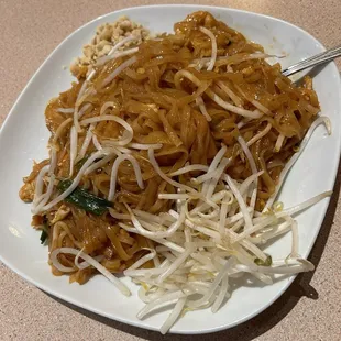 Chicken pad thai