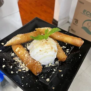 Banana roll with icecream