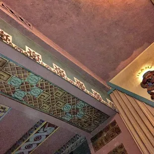 This feels so old Hollywood!