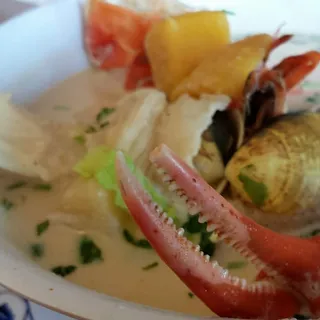 Sopa de Mariscos con Leche de Coco