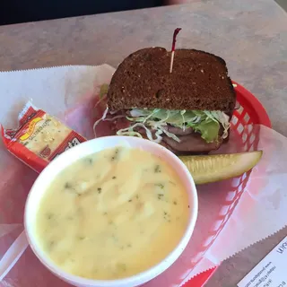 Classic Roast Beef Sandwich