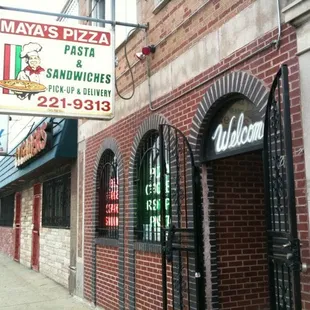 the entrance to the restaurant