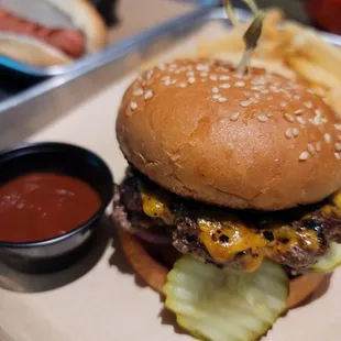 Burger add bacon jam
