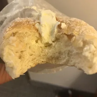 Cream filled bun - sooooooo damn good!!