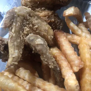 3 Chicken Wings with French Fries