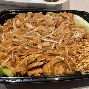 Chicken Pad Thai...loads of chicken!!