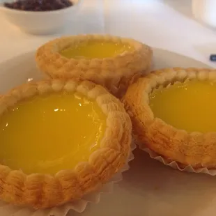 Egg tarts ... Dahn thot....  pretty good.
