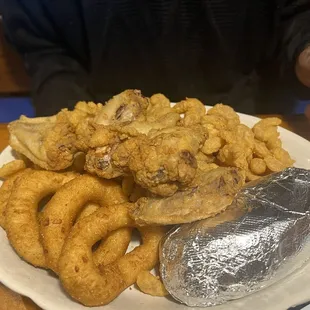 Fried chicken wings &amp; popcorn shrimp platter