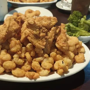 Chicken and shrimp, steamed broccoli