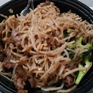 This is supposed to be pad see ew but it is not at all!