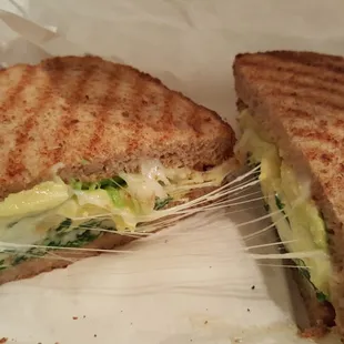 Veggie breakfast sammich on wheat