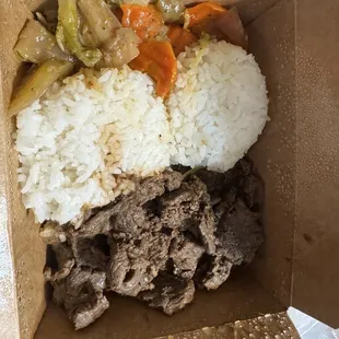 Bistec rice and overcooked veggies
