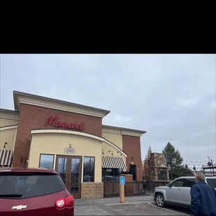 the outside of the restaurant