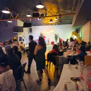 a crowded restaurant
