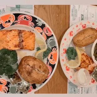 SALMON &amp; MAHI MAHI W BAKE POTATOE &amp; VEGGIES.  Great comfort food. The food was fresh, hot and delicious.