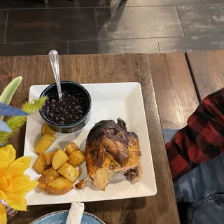 1/4 WHITE PERUVIAN CHARBROILED CHICKEN / served with 2 sides.