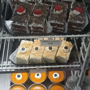 Cake case