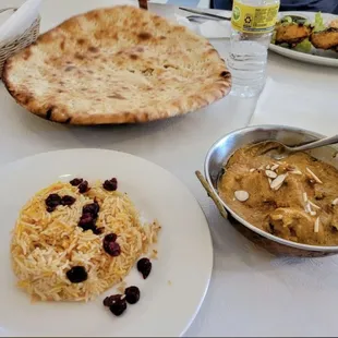 Naan bread, curry and rice with olives