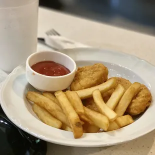 Chicken nuggets with Fries - kids menu