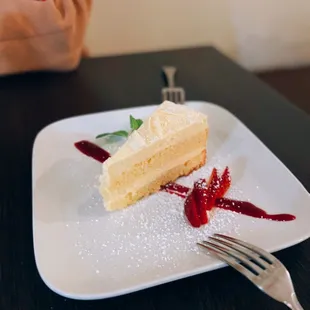 Limoncello mascarpone cake / $12