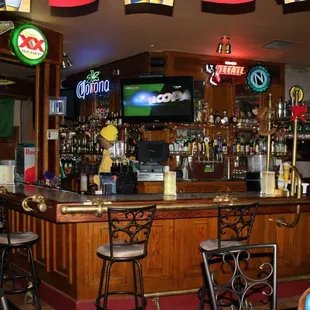 Long bar seating to enjoy the match!