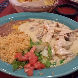 Delicious Pollo a la Crema. With a side of chips.