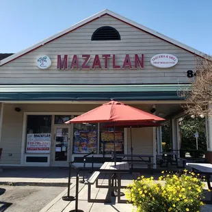 the outside of the restaurant