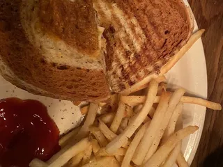 Duffers Restaurant & Pub