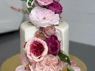 The Cake Queen & Coffee Bar