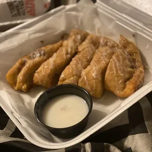 Cinnabolis and the vanilla icing