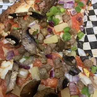 supreme on cauliflower crust