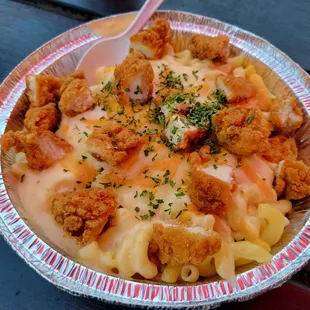 Mac n cheese with fried chicken