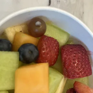 Mold on the grapes in the &quot;fresh fruit&quot;
