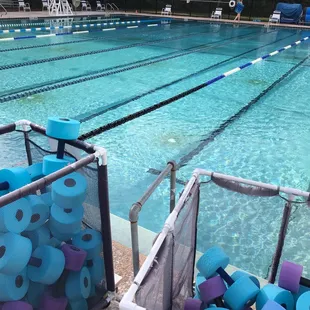 Only treats here the heated, outdoor pool!