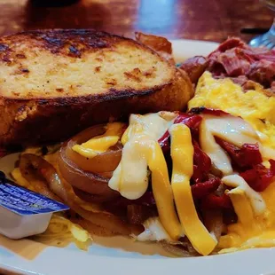 Mc Robert's Plaid with Corned Beef, scrambled eggs, American fries and Irish bacon bread
