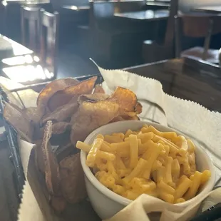 Kids Mac and Cheese with Chips