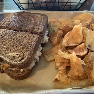 Rueben and chips