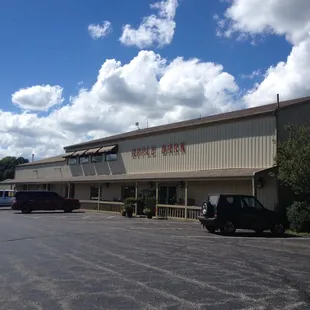 Apple barn. More shopping and where to get the apples.
