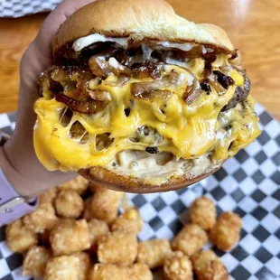 Double Pub Cheeseburger @RoxysGoodEats