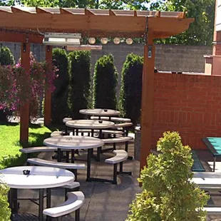 ramen and noodles, outside