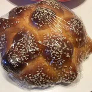 I have hunted for the best pan de muerto in town. This is it! Better than other more famous panaderia.