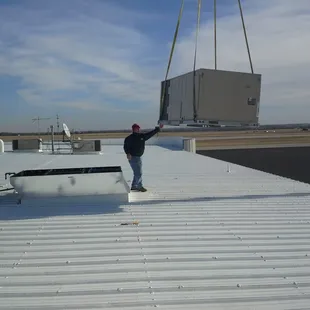 A new roof-top unit for Signature Flight at New Century Airport